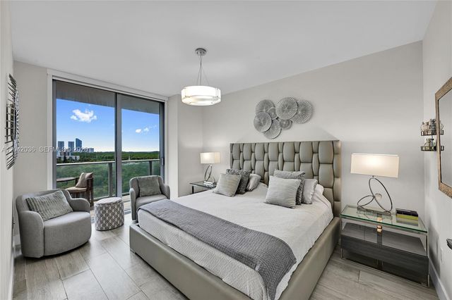 16385 Biscayne Blvd 1020, North Miami Beach, FL 33160