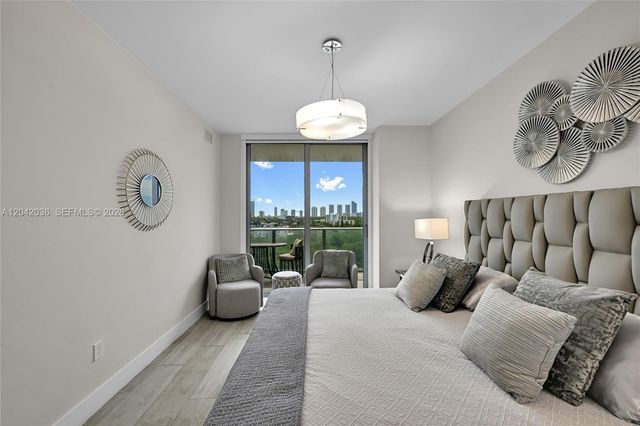 16385 Biscayne Blvd 1020, North Miami Beach, FL 33160
