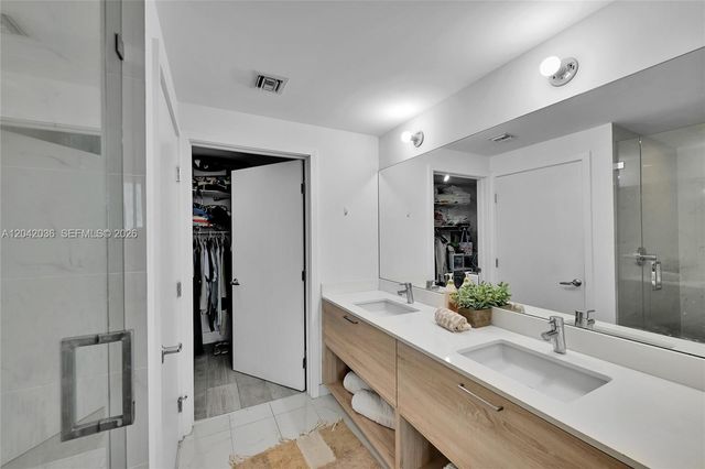 16385 Biscayne Blvd 1020, North Miami Beach, FL 33160
