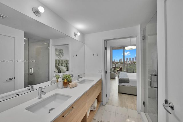 16385 Biscayne Blvd 1020, North Miami Beach, FL 33160
