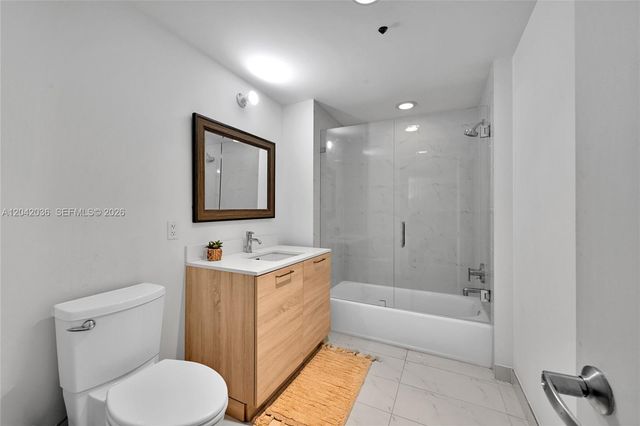 16385 Biscayne Blvd 1020, North Miami Beach, FL 33160