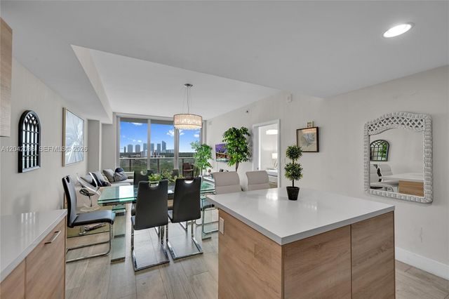 16385 Biscayne Blvd 1020, North Miami Beach, FL 33160