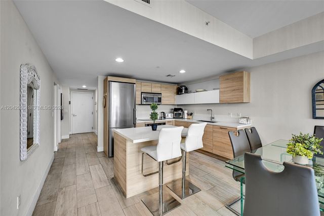 16385 Biscayne Blvd 1020, North Miami Beach, FL 33160