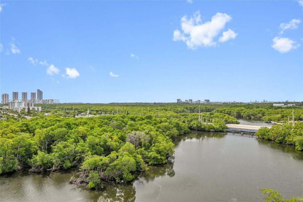 16385 Biscayne Blvd 1020, North Miami Beach, FL 33160