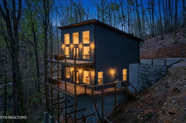 640 Carter Plaza, Gatlinburg, TN 37738