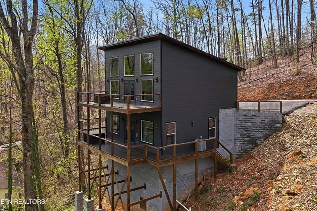 640 Carter Plaza, Gatlinburg, TN 37738
