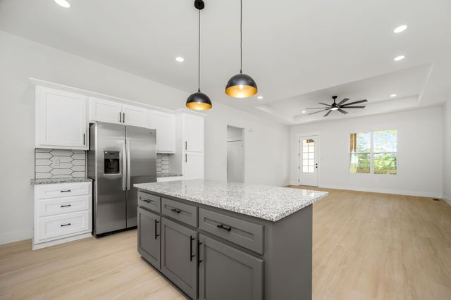 134 Lightfoot Ln, Estill Springs, TN 37330