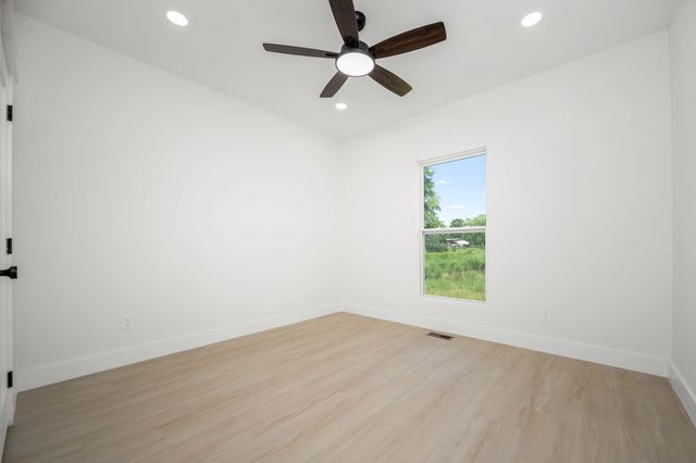 134 Lightfoot Ln, Estill Springs, TN 37330
