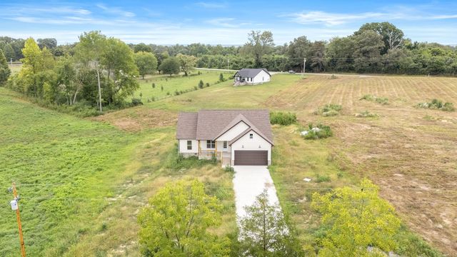 134 Lightfoot Ln, Estill Springs, TN 37330