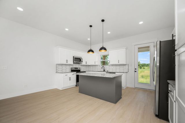134 Lightfoot Ln, Estill Springs, TN 37330