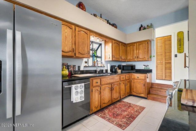 11816 LEONARDO Lane W, Jacksonville, FL 32218