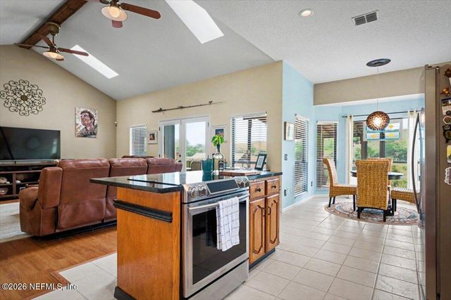 11816 LEONARDO Lane W, Jacksonville, FL 32218