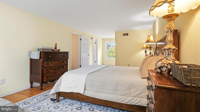 9117 WILLOW POND LN, Potomac, MD 20854