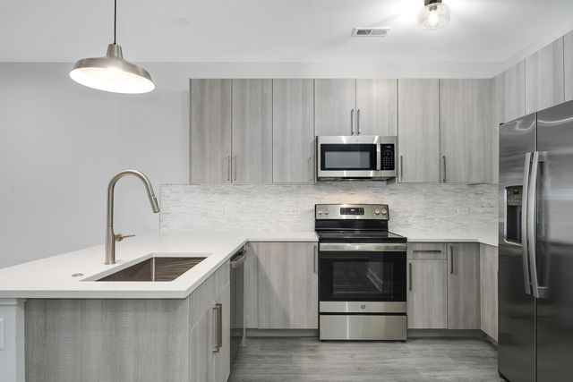 825 E 61st Street 310, Chicago, IL 60637