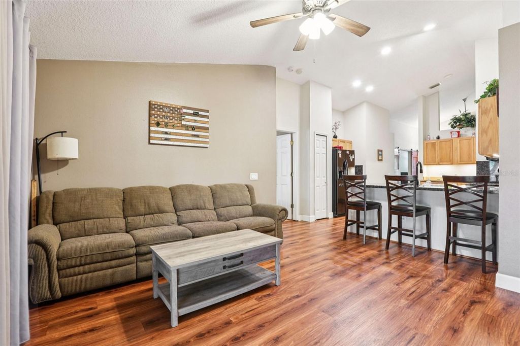 Image 11 of property listing at 719 SOMERSTONE DRIVE, Valrico, FL 33594