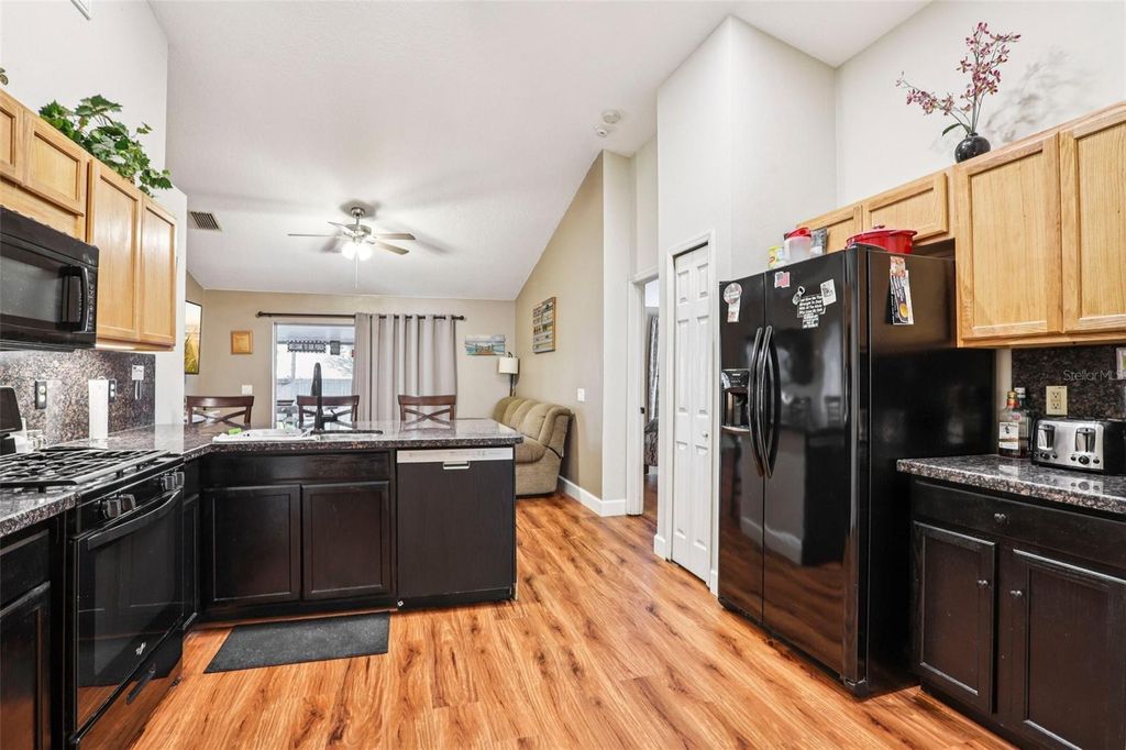 Image 14 of property listing at 719 SOMERSTONE DRIVE, Valrico, FL 33594