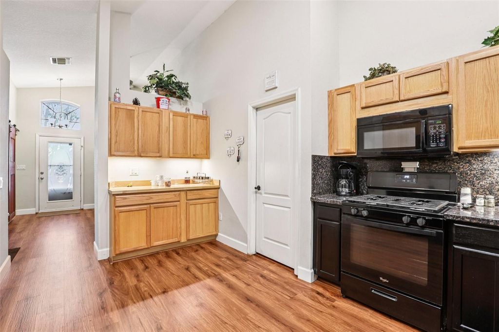 Image 16 of property listing at 719 SOMERSTONE DRIVE, Valrico, FL 33594