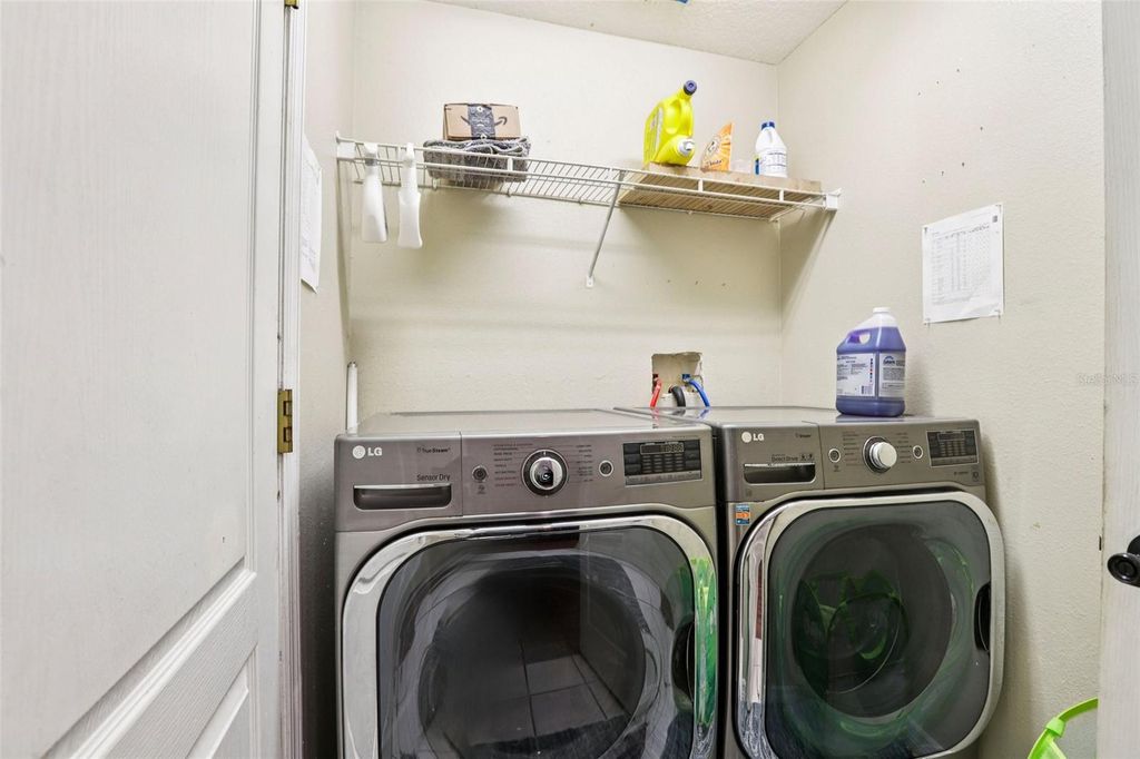 Image 21 of property listing at 719 SOMERSTONE DRIVE, Valrico, FL 33594