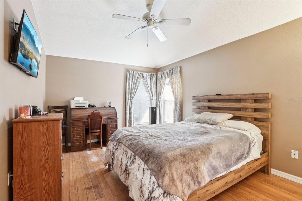 Image 23 of property listing at 719 SOMERSTONE DRIVE, Valrico, FL 33594