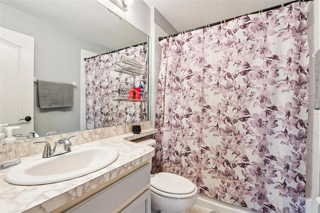 Image 28 of property listing at 719 SOMERSTONE DRIVE, Valrico, FL 33594