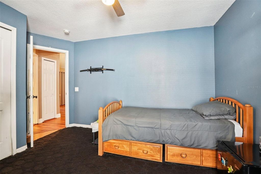 Image 31 of property listing at 719 SOMERSTONE DRIVE, Valrico, FL 33594