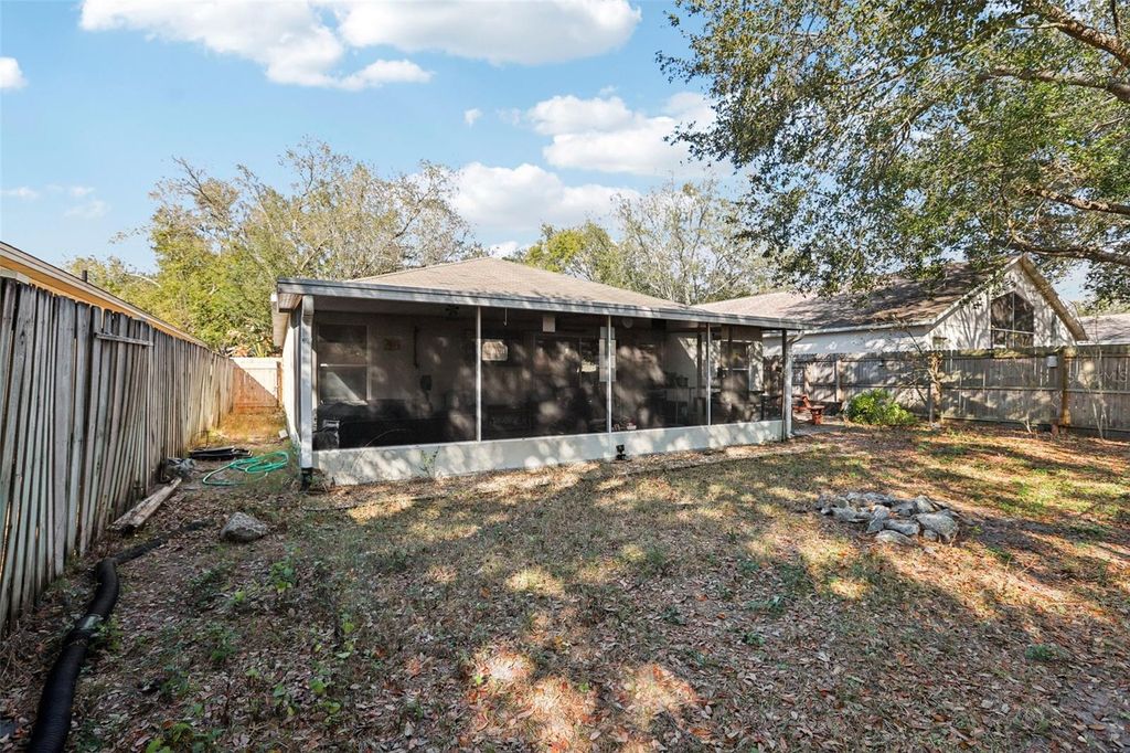 Image 40 of property listing at 719 SOMERSTONE DRIVE, Valrico, FL 33594