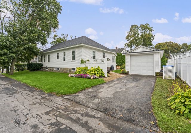 40 Quincy St, Methuen, MA 01844