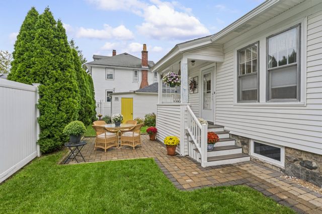 40 Quincy St, Methuen, MA 01844