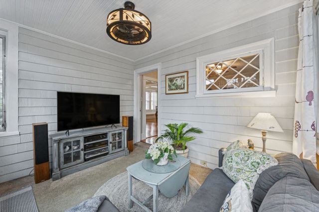 40 Quincy St, Methuen, MA 01844