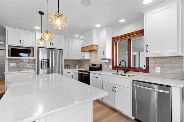 2141 WHEAT WAY, Green Bay, WI 54311