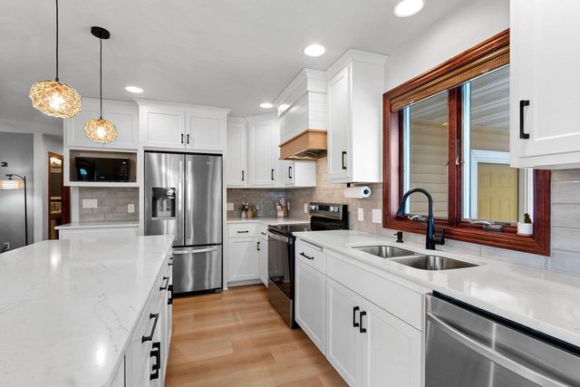 2141 WHEAT WAY, Green Bay, WI 54311