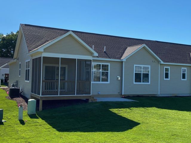 5660 Trail Side Lane 4, Hamburg Twp, MI 48189