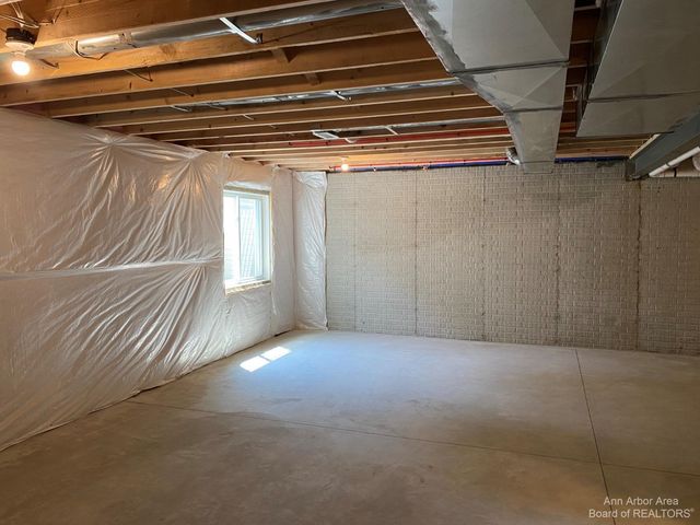 5660 Trail Side Lane 4, Hamburg Twp, MI 48189