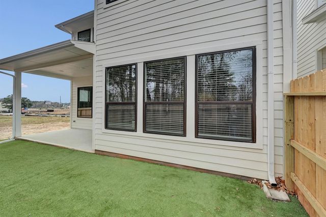 344 Summer Place Drive, Montgomery, TX 77356