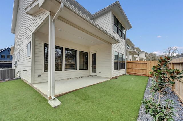 344 Summer Place Drive, Montgomery, TX 77356