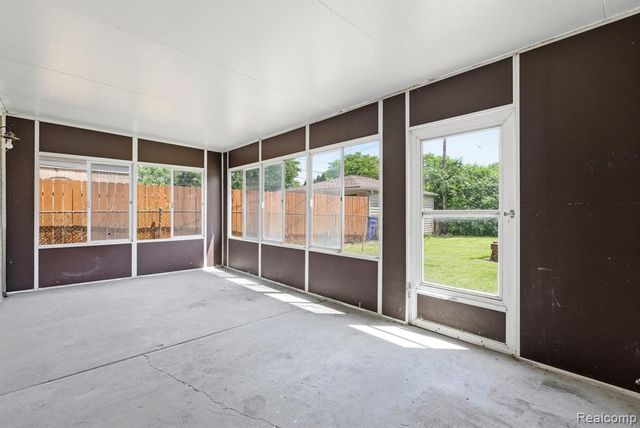 32240 Hawthorne Drive, Warren, MI 48092