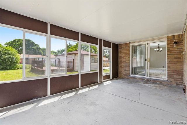 32240 Hawthorne Drive, Warren, MI 48092
