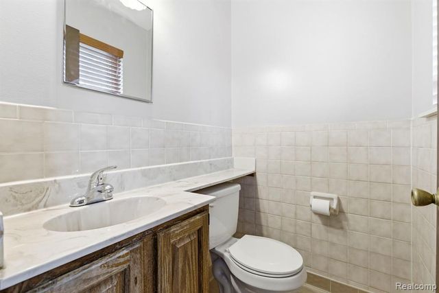 32240 Hawthorne Drive, Warren, MI 48092
