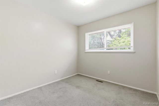 32240 Hawthorne Drive, Warren, MI 48092