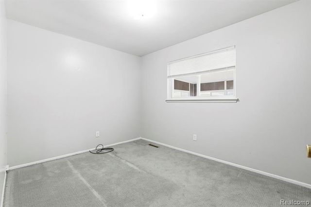 32240 Hawthorne Drive, Warren, MI 48092