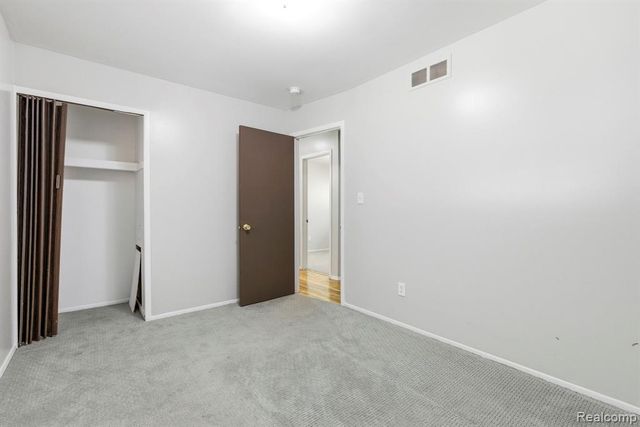 32240 Hawthorne Drive, Warren, MI 48092