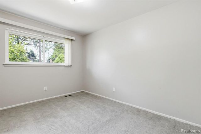 32240 Hawthorne Drive, Warren, MI 48092