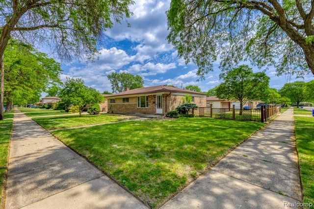 32240 Hawthorne Drive, Warren, MI 48092