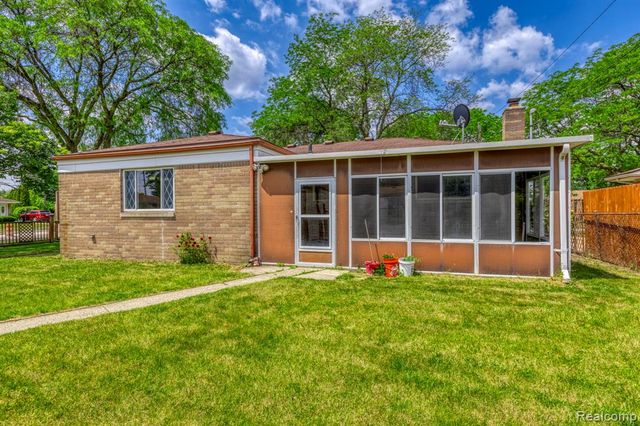 32240 Hawthorne Drive, Warren, MI 48092