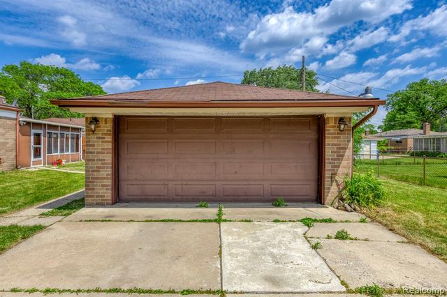 32240 Hawthorne Drive, Warren, MI 48092