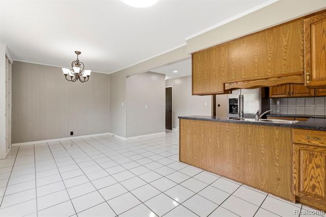 32240 Hawthorne Drive, Warren, MI 48092