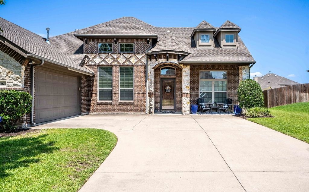 716 Edgewood Drive, Desoto, TX 75115
