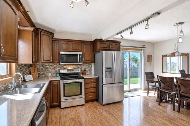 810 10th Avenue SE, Austin, MN 55912