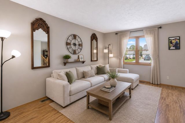 810 10th Avenue SE, Austin, MN 55912