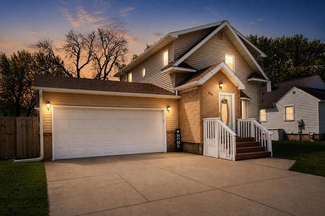 810 10th Avenue SE, Austin, MN 55912